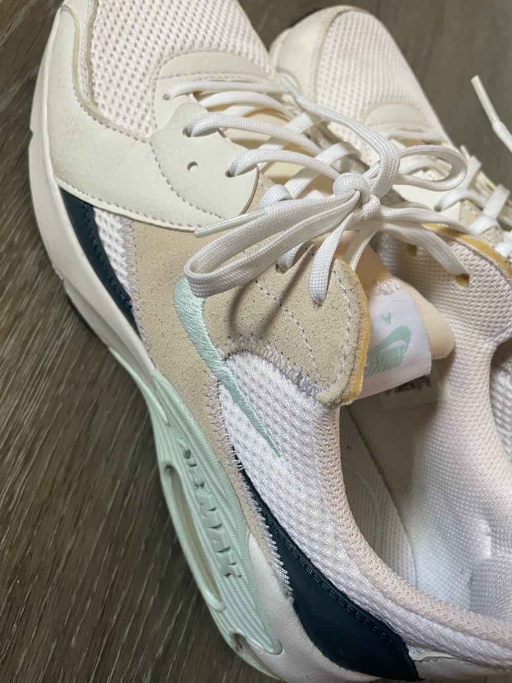 Nike Women’s Air Max Sneaker - Sz 10 🩵